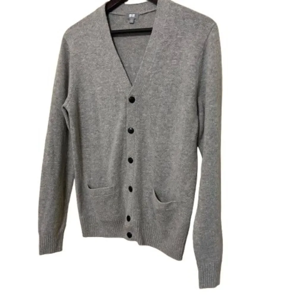 Uniqlo Cardigan Sweater Mens Size Small Gray Wool Blend Button Pockets